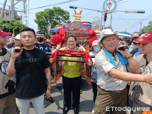 ▲大甲媽祖遶境今天晚間進入西螺。（圖／記者唐詠絮攝 翻攝）