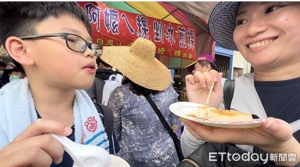 ▲▼   高雄義消食品商延續母親善念，大甲媽繞境新港今年蘿蔔糕跟13類冰品免費吃到飽 。（圖／記者翁伊森攝）