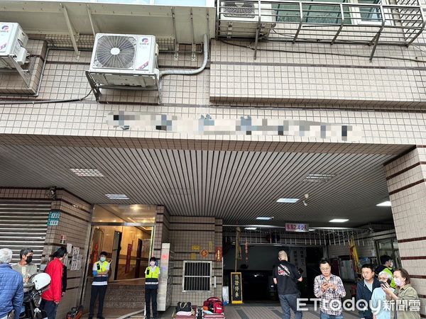 ▲▼             新北市新店屈北宜路二段今(24)日下午3時許男子試圖開瓦斯。（圖／記者陳以昇翻攝）