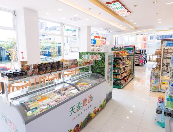 ▲▼7-11（7-ELEVEN）第6711店「千塘門市」座落桃園市觀音區草漯重劃區。（圖／統一超商提供）