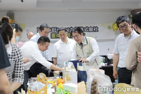 ▲台南市政府24日舉辦與日本永旺（AEON）九州株式會社的商談試吃會，邀集來自台南市10家農會及商家團體現場展示。（圖／記者林悅翻攝，下同）