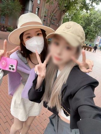 ▲▼路人逛街意外認出趙露思的愛犬，揭明星真實態度。（圖／翻攝自微博）