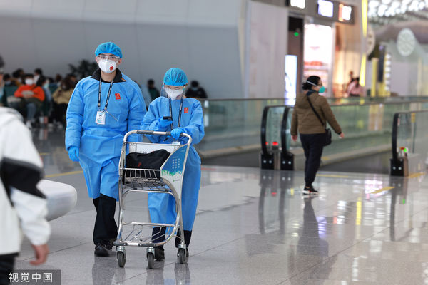▲昆明機場旅客,深圳機場防疫人員。（圖／CFP）
