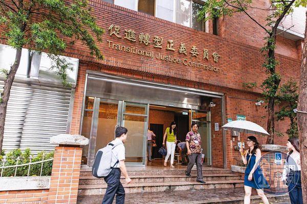 施明德不滿蔡英文政權成立「促進轉型正義委員會」，雷聲大，卻拒絕開放全部檔案。