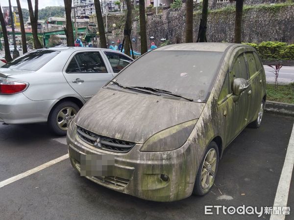 ▲▼    基隆青苔白車         。（圖／記者郭世賢翻攝）