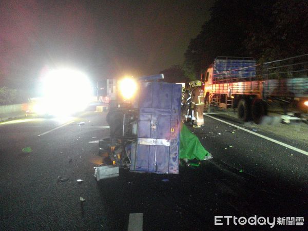 ▲國一南105K大貨車追小客車　5分鐘後小客駕駛三貼送命。（圖／記者陳凱力翻攝）