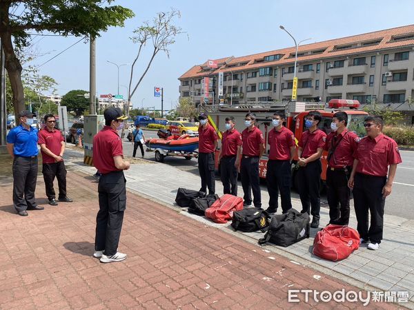 ▲台南市消防局第六大隊結合區公所及社區巡守隊，辦理「易淹水潛勢地區超前部署演練」。（圖／記者林悅翻攝，下同）