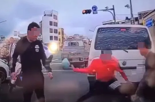 ▲▼澎湖6遊客「安全帽猛砸」在地人！民宿拒收趕走　鄉親氣炸島上找人。（圖／翻攝臉書）