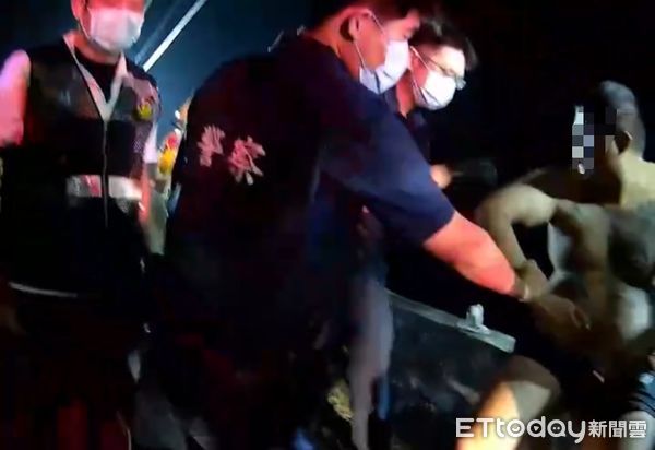 ▲▼遇警攔查！他竟竟撇下女友狂奔「搏命跳河」　救起喘爆：腳痛不跑了。（圖／記者許宥孺翻攝）