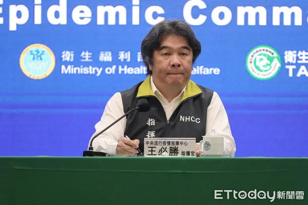 ▲中央流行疫情指揮官王必勝出席終場記者會。（圖／記者林敬旻攝）