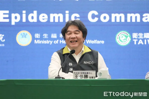 ▲中央流行疫情指揮官王必勝出席終場記者會。（圖／記者林敬旻攝）
