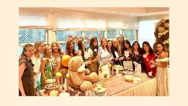 ▲琳賽蘿涵邀請眾多親朋好友參加寶寶產前派對。（圖／翻攝自Instagram／lindsaylohan）