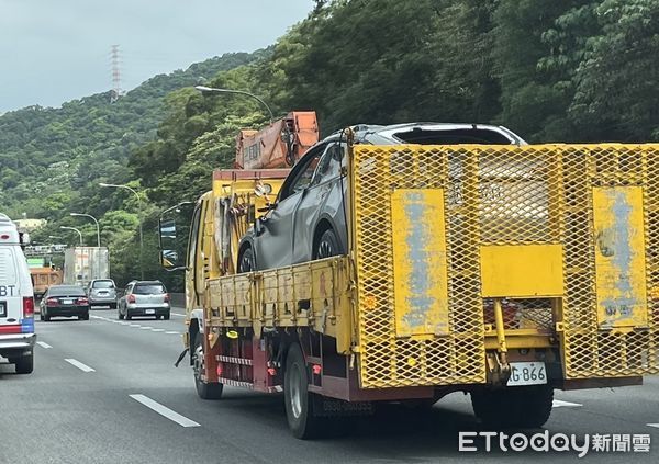 圖 230萬「天坑特斯拉」報廢　建商只丟1句...車主受驚：吞