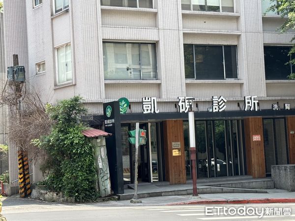 ▲▼天母中山北路七段「紙片屋」緊鄰一處診所。（圖／記者賴志昶攝）