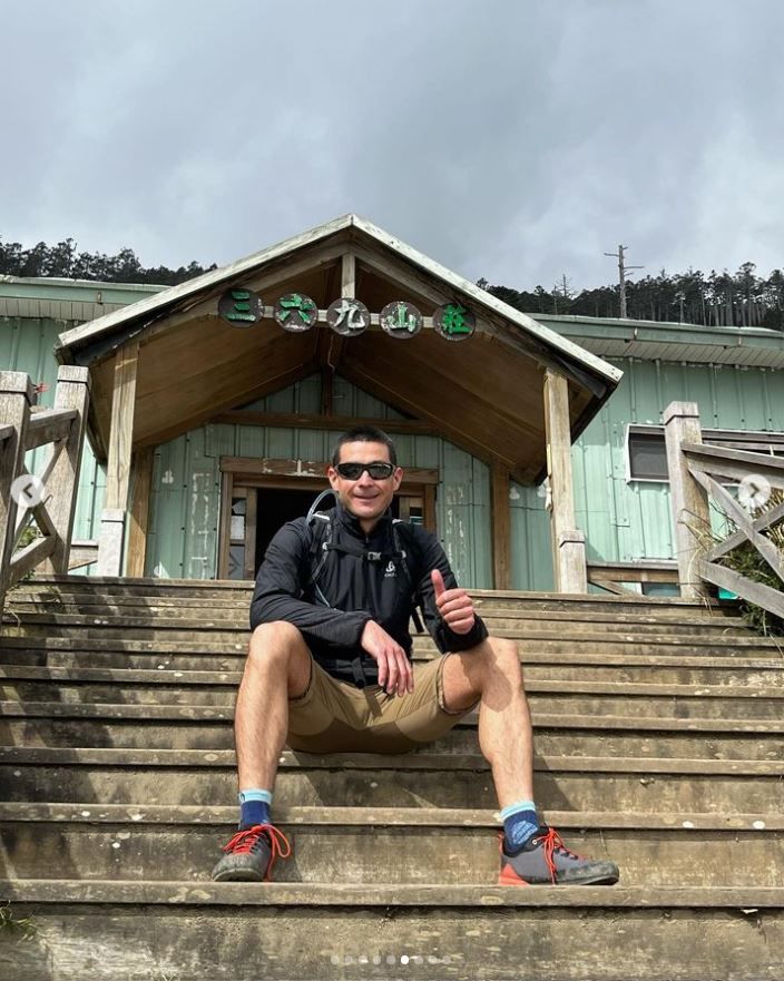 ▲王君萍一家來台旅遊，老公圓夢挑戰爬雪山。（圖／翻攝自Instagram／ping7446）
