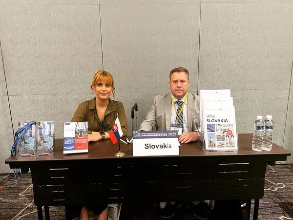 ▲▼斯洛伐克駐台代表霍布諾（Bruno Hromy，右）。（圖／取自／Facebook／Slovak Economic and Cultural Office in Taipei 斯洛伐克經濟文化辦事處）