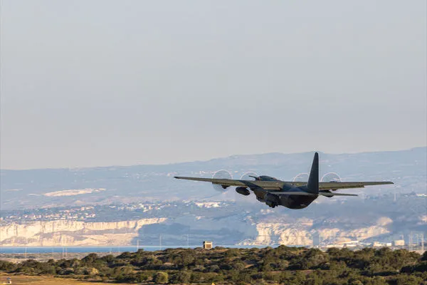 ▲▼土耳其撤僑飛機C-130在蘇丹機場遭攻擊！土耳其國防部證實了。（圖／路透）