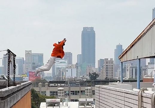 ▲▼世界級跑酷選手到台灣！空中飛躍7層高大樓　8秒影片讓人頭皮發麻。（圖／翻攝teamfarang　IG）