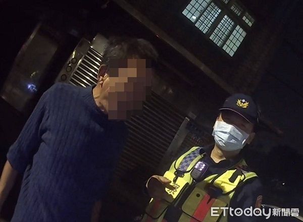 ▲經查詢身份為竊盜通緝中，依法將朱男逮捕。（圖／桃園警分局提供）