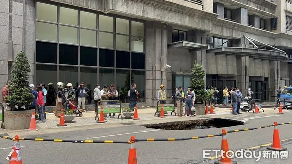 ▲竹北天坑特斯拉。（圖／記者陳凱力攝）