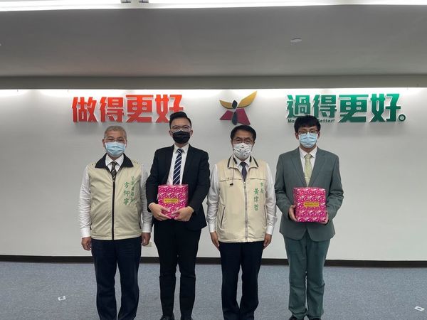 ▲台南市長黃偉哲在4月治安會報中，公開表揚3月份阻詐有功的207位人員。（圖／台南市府提供）