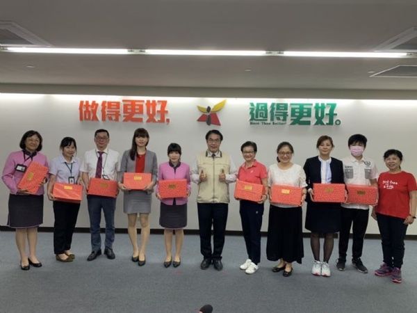 ▲台南市長黃偉哲在4月治安會報中，公開表揚3月份阻詐有功的207位人員。（圖／台南市府提供）