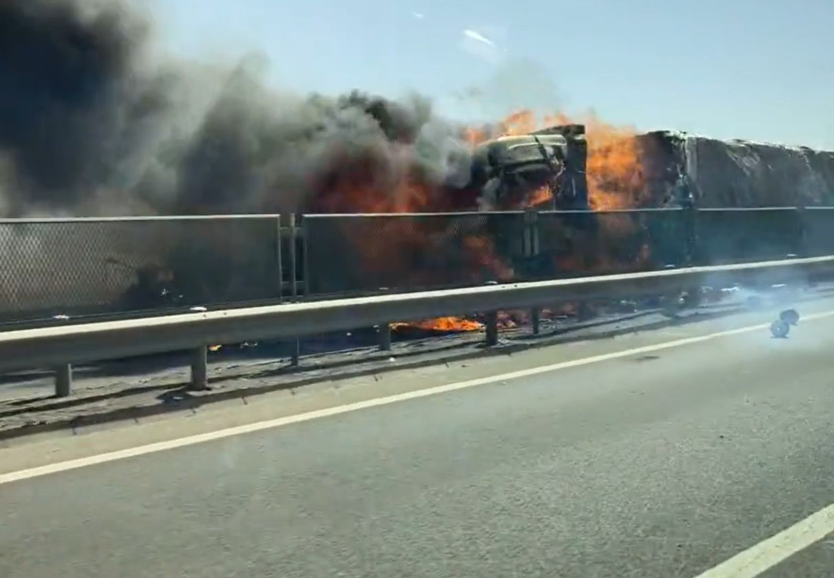 ▲▼恐怖麵包車事故，目前共造成7人死亡、逾10人受傷。（圖／翻攝微博）