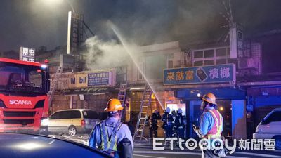 快訊／北市酒泉街大火「濃煙竄天」　疑似堆放機油引發悶燒