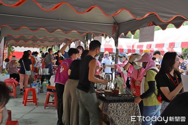 ▲縣府、職業總工會辦理登山活動慶祝五一勞動節。（圖／記者蔡佩旻翻攝）