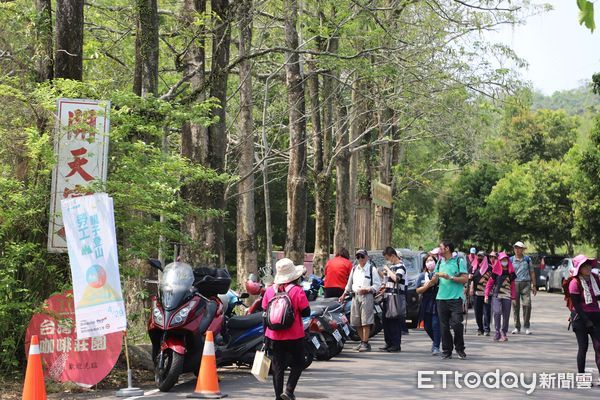 ▲縣府、職業總工會辦理登山活動慶祝五一勞動節。（圖／記者蔡佩旻翻攝）