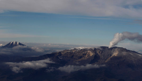 ▲▼哥倫比亞魯伊斯火山（Nevado del Ruiz Volcano）。（圖／路透）