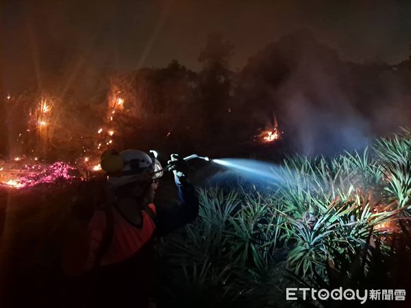 ▲▼高雄火燒山             。（圖／記者吳奕靖翻攝）