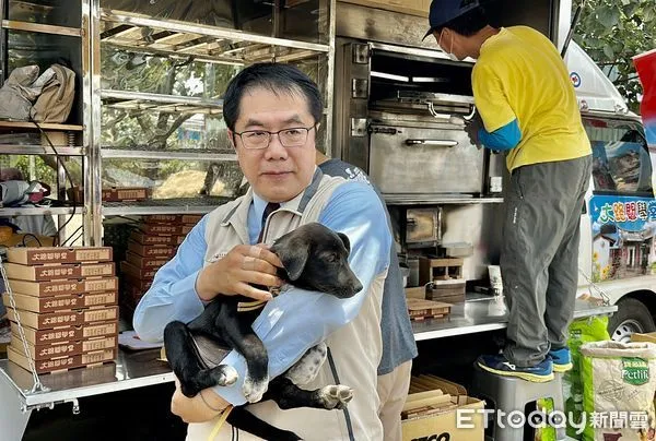 ▲台南市長黃偉哲出席由福智關廟護生教育示範園區、中華民國保護動物協會及福智藝術文創有限公司所合作舉辦「萌寵生命故事分享—愛與綠相會」活動。（圖／記者林悅翻攝，下同）