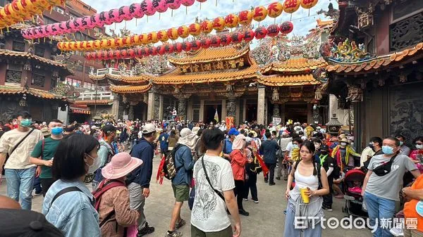 ▲▼大甲媽,鎮瀾宮,媽祖,信徒,信眾。（圖／記者許權毅攝）