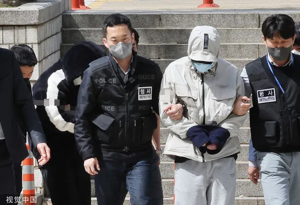 ▲▼首爾補習街毒品飲料案的嫌犯被捕後被告上瑞草洞首爾中央地方法院。（圖／CFP）