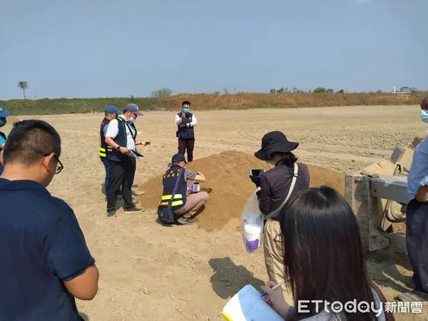  ▲台南市廢棄物非法棄置跨局處專案小組成軍半年，查獲117件違規案件，破獲22處非法廢棄物棄置場址，展現查緝非法棄置案件決心與成果。（圖／記者林悅翻攝，下同）