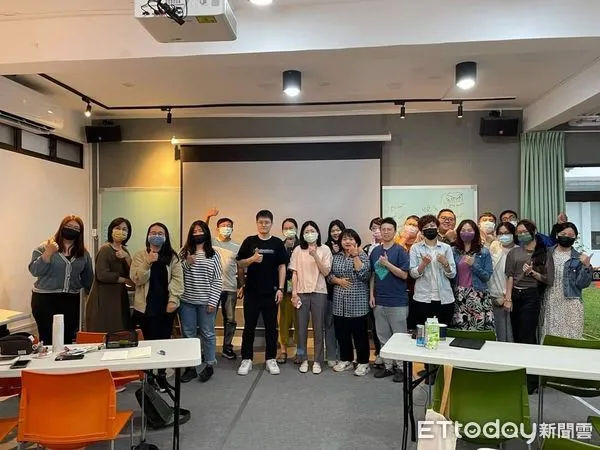 ▲▼花蓮「新創大學堂」4月份課程圓滿落幕，吸引近百名學員參加，更有新北、台中及高雄等外縣市青年透過線上共同參與。（圖／花蓮縣政府提供，下同）