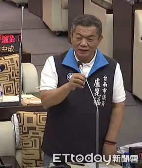 ▲台南新營活動中心等6年還未完工，台南市議會國民黨團批市民欲哭無淚。（圖／記者林悅翻攝，下同）