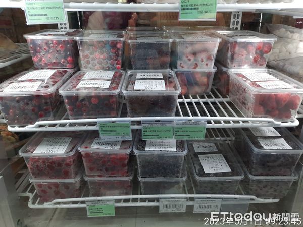 ▲台東縣衛生局徹查科克蘭冷凍莓販售情形。（圖／記者楊漢聲翻攝）