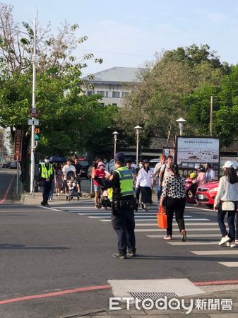 ▲▼  嘉市警捍衛「行人安全」，「路口不停讓行人」大執法  。（圖／嘉義市警局提供）