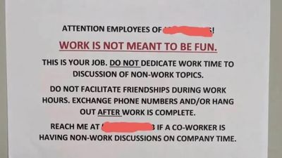 老闆貼公告「勿在上班時間聊私事」　網一面倒不同意：要痛苦地工作？