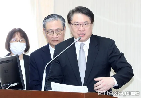 ▲▼內政部長林右昌 立法院內政委員會 答詢 營建署長吳欣修。（圖／記者屠惠剛攝）