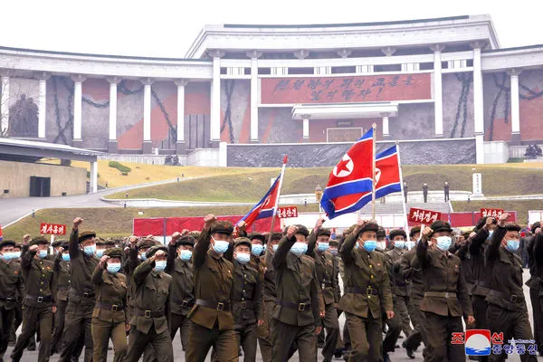 ▲▼北韓勞工今年4月在平壤舉行集會，宣示他們對美國及其追隨者「無情」報復的決心。（圖／達志影像）