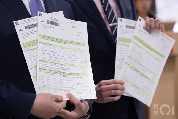▲香港稅務局預計派發273萬份個稅報稅表，創3年新低。（圖／香港01）