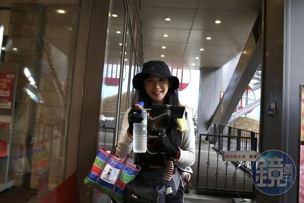 本刊於大直美麗華捕獲企鵝妹倩影。