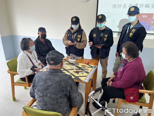 ▲成功警分局，推動銀髮族防詐桌遊活動。（圖／記者楊漢聲翻攝）