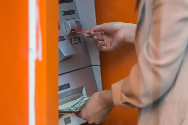 ▲▼提款,領錢,ATM,銀行。（示意圖／達志影像）