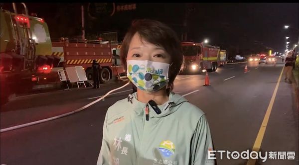 ▲▼   嘉義水上車輛回收場火警，空軍出動高壓泡沫車。（圖／記者翁伊森翻攝）