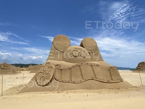 ▲2023福隆沙雕季以「迪士尼百年慶典」為主題打造65座沙雕展，目前正製作中。（圖／讀者提供）