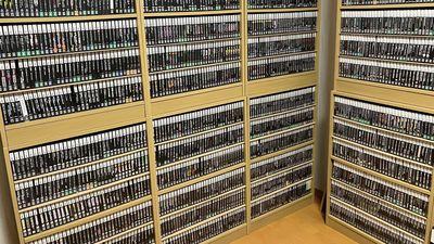 日本議員秀1840套遊戲收藏！超壯觀畫面讓網膜拜：整齊到像圖書館